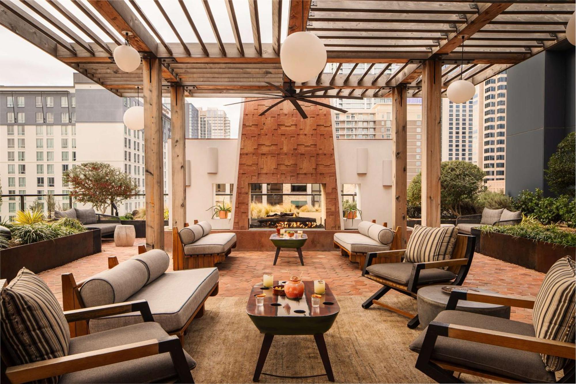 Thompson Austin, By Hyatt Hotel Екстериор снимка